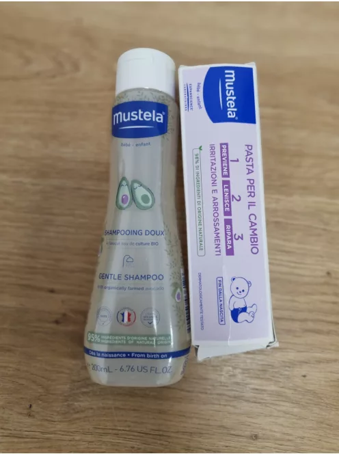 Mustela pelenkázó táska kozmetikumokkal. OUTLET termék