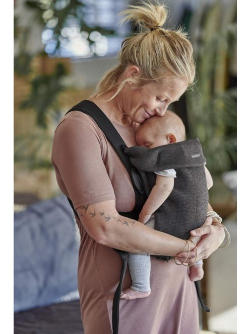 BABYBJÖRN Mini Soft - fekete, 0-12 hó, 3,2-11 kg, OUTLET termék