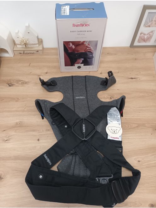 BABYBJÖRN Mini Soft - fekete, 0-12 hó, 3,2-11 kg, OUTLET termék