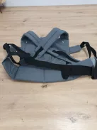 Momcozy babahordozó szürke - OUTLET termék