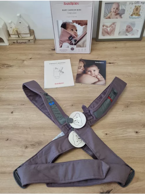 BABYBJÖRN Mini Soft hordozó- sötét lila, Outlet termék