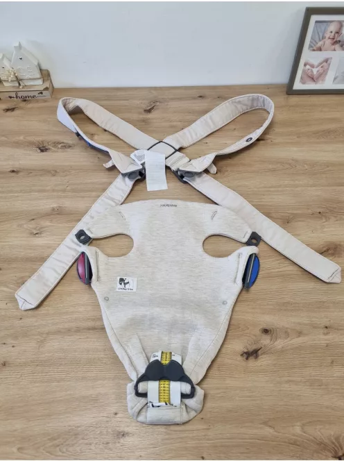BABYBJÖRN Mini Soft hordozó- light beige Outlet termék