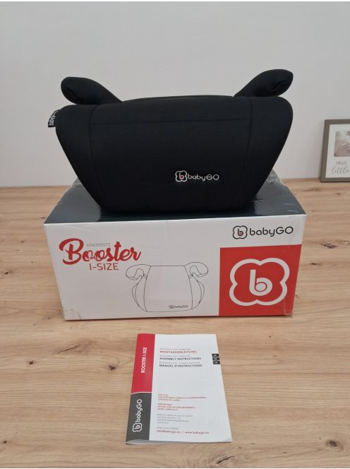 BabyGO ülésmagasító az új I-Size  (125–150 cm), fekete OUTLET termék