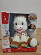 Sophie la Girafe Touch and Play zenélő plüss, OUTLET termék