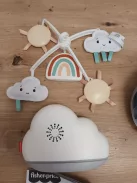 Fisher-Price szivárványos zenélő forgó kiságyra, OUTLET termék