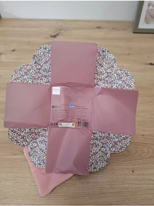 DouDou Boh'aime plüss nyuszi szundikendővel, OUTLET termék