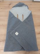 Lässig univerzális hordozóba köthető kötött takaró, OUTLET termék