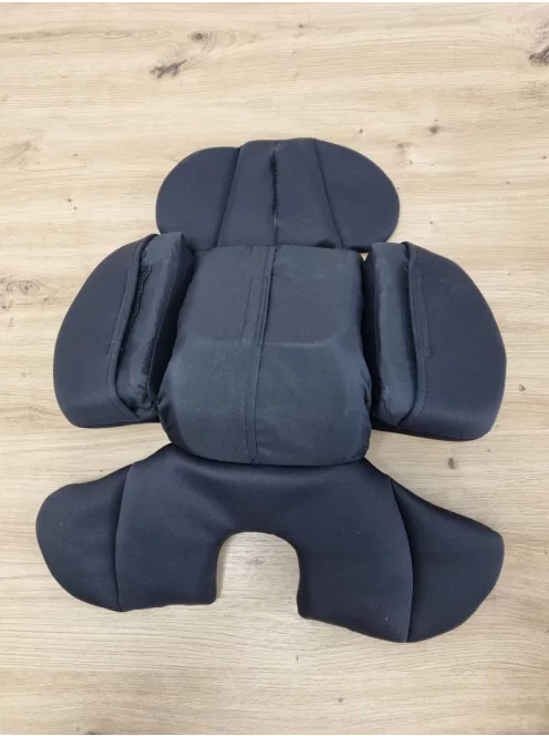  Maxi-Cosi Pearl 360 újszülött szűkítőbetét gyerekülésbe, OUTLET termék