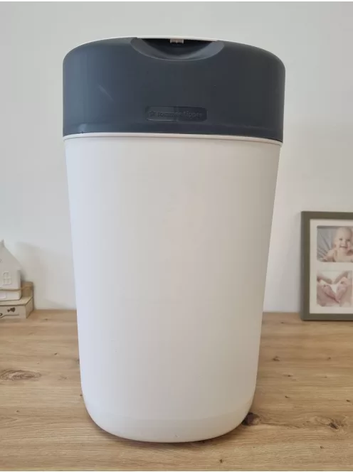 Tommee Tippee Twist&Click pelenkatartó 1db utántöltővel, fehér- OUTLET termék
