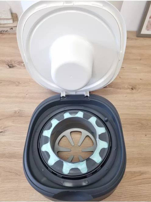 Tommee Tippee Twist&Click pelenkatartó 1db utántöltővel, fehér- OUTLET termék