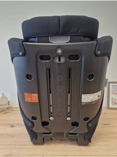 Kikkaboo I-Aid i-size 100-150cm gyerekülés, fekete szìnű OUTLET termék