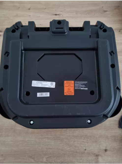Graco Junior Maxi i-Size gyerekülés , kb. 3,5-12 éves korig (100-150 cm),fekete szürke szìnű OUTLET termék