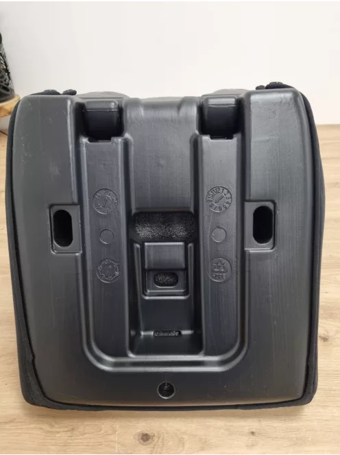 Kikkaboo I-Aid i-size 100-150cm gyerekülés, fekete színű OUTLET termék