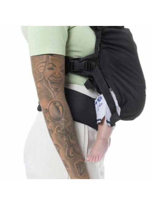 Skin Fit bébihordozó 9 kg-ig szülő felé néző pozíció
