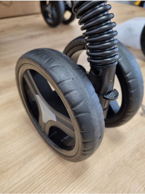 Lionelo Irma dönthető babakocsi 15kg-ig, OUTLET termék