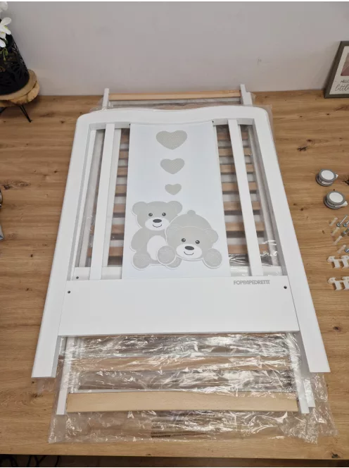 Foppapedretti Tenerorso 131x73cm-es fa kiságy állítható oldalakkal, OUTLET termék