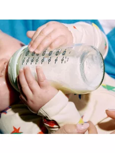   Tommee Tippee Natural üveg cumisüveg kezdőszett 2x250ml, kefe, 2db etetőfej, OUTLET termék