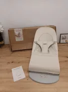 BabyBjörn Balance Soft pihenőszék- Light Beige, OUTLET termék