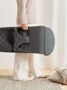 BabyBjörn Bliss pihenőszék- antracit, OUTLET termék
