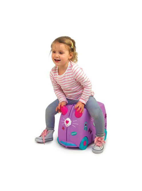 Trunki bõrönd Cassie, a cica