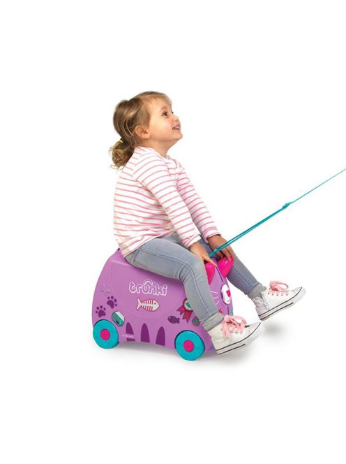 Trunki bõrönd Cassie, a cica