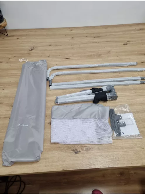 Jané összecsukható ágyrács 140 cm, extra magas, légáteresztő, hordtáskával, szürke OUTLET termék
