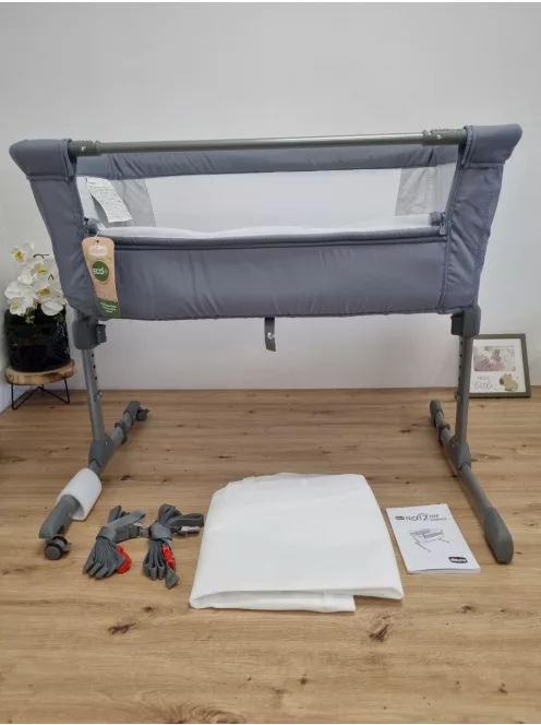 Chicco Next2Me Essential Babaöböl újszülötteknek, szülőágy mellé rögzíthető, állítható magasság, jó légáramlás, matraccal , táskával , 0-6 hónap, szürke OUTLET termék