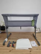 Chicco Next2Me Essential Babaöböl újszülötteknek, szülőágy mellé rögzíthető, állítható magasság, jó légáramlás, matraccal , táskával , 0-6 hónap, szürke OUTLET termék
