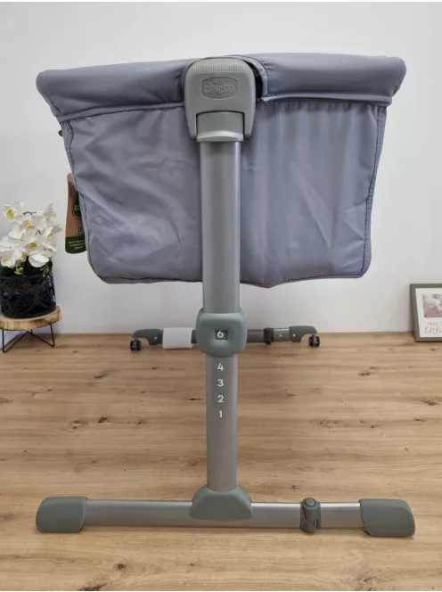 Chicco Next2Me Essential Babaöböl újszülötteknek, szülőágy mellé rögzíthető, állítható magasság, jó légáramlás, matraccal , táskával , 0-6 hónap, szürke OUTLET termék