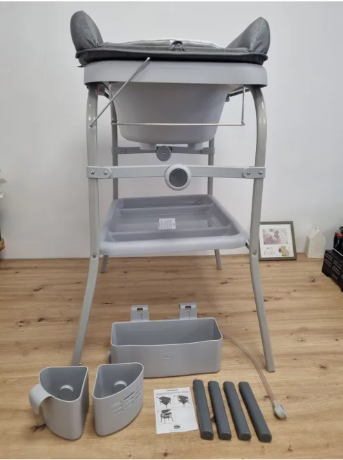 Chicco Cuddle & Bubble babafürdető és pelenkázó újszülötteknek, magasságállítható, kompakt összecsukható, szülői tárolóval, 2 kerékkel, max. 11 kg,  OUTLET termék