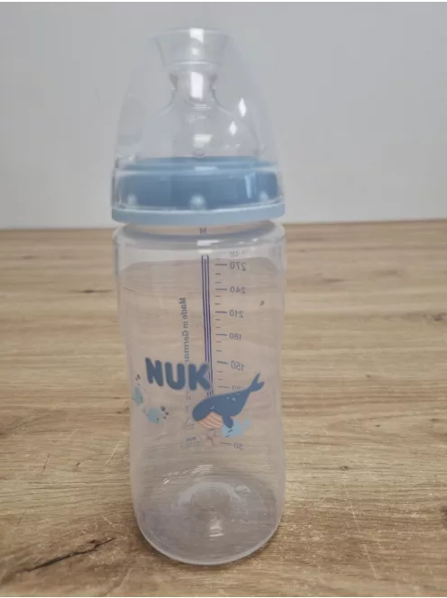NUK First Choice+ cumisüveg , 6–18 hónap, hőérzékelős, 300 ml , bálna OUTLET termék