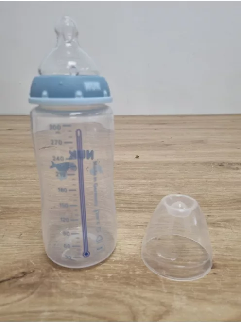 NUK First Choice+ cumisüveg , 6–18 hónap, hőérzékelős, 300 ml , bálna OUTLET termék