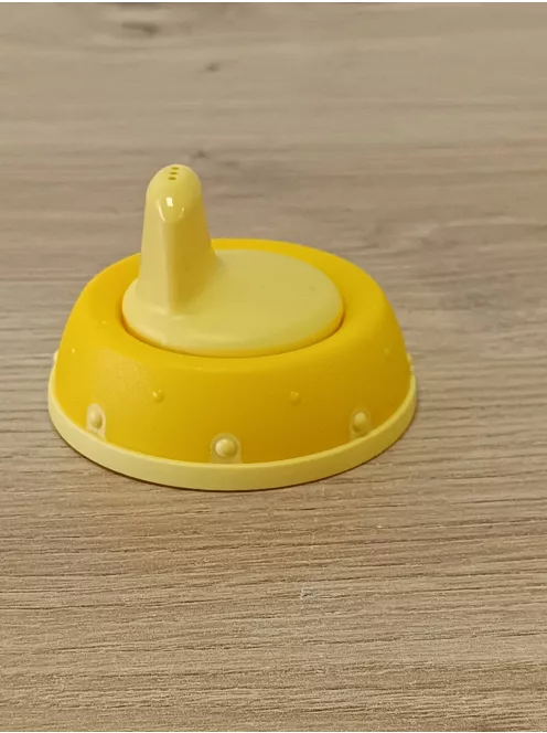 NUK Kiddy Cup kisgyermek itatópohár, 12+ hó, 300 ml, Kifolyásgátló, megerősített ivószelep, Csipesz és védőkupak, Sárga OUTLET termék