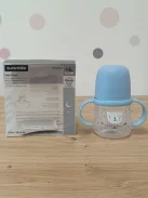 Suavinex itatópohár világító effekttel, csőrös pohár babáknak AntiColic szeleppel, 150 ml, +6 hó, kék OUTLET termék