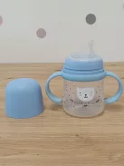 Suavinex itatópohár világító effekttel, csőrös pohár babáknak AntiColic szeleppel, 150 ml, +6 hó, kék OUTLET termék