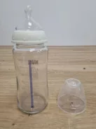NUK First Choice+ cumisüveg  6–18 hónap hőérzékelős 240 ml csikóhal mintás OUTLET termék