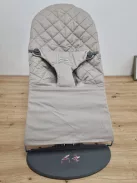 Babybjörn pihenöszék, klasszikus steppelt baba hintaszék - homokszürke OUTLET termék