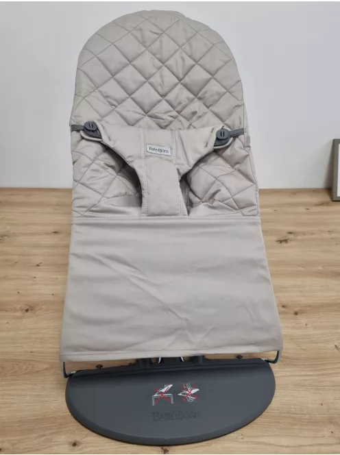 Babybjörn pihenöszék, klasszikus steppelt baba hintaszék - homokszürke OUTLET termék
