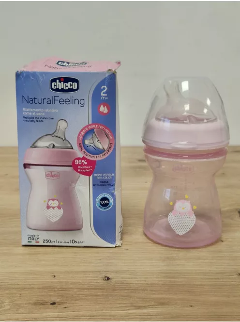 Chicco Natural Feeling anti-kólikás cumisüveg 2+ hónapos kortól, 250 ml OUTLET termék