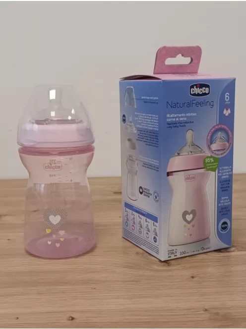 Chicco Natural Feeling anti-kólikás cumisüveg 6+ hó, 2 db, 330 ml, rózsaszín és szürke OUTLET termék
