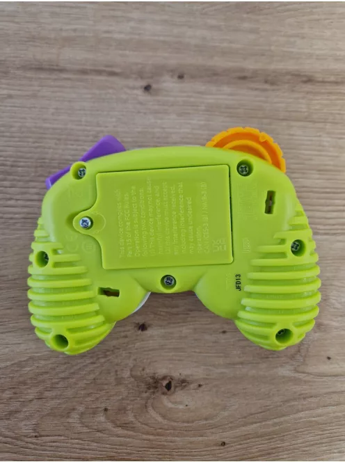 Fisher-Price Első konzol-távirányítóm zenével és fényekkel 6 hónapos kortól, többnyelvű változat: angol, olasz, portugál, spanyol OUTLET termék