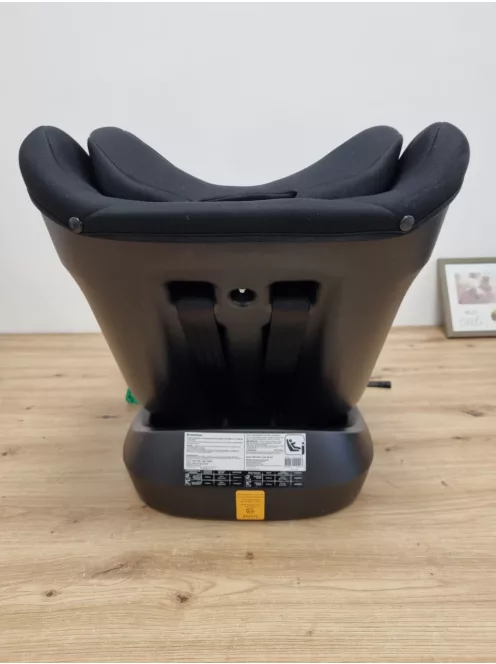 KikkaBoo autós gyerekülés 0-36 kg i-EXPLORE  i-Size, hátra- és előrenéző, fekvőfunkcióval, fekete OUTLET termék