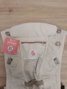 Ergobaby Adapt 3 pozíciós SoftFlex hálós, légáteresztős babahordozó, (3,2–20,4 kg). OUTLET termék