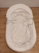 Fonott, Kézzel font fűzfavessző kosár- mózeskosár ágyneművel, fehér, 68 x 30 cm OUTLET termék