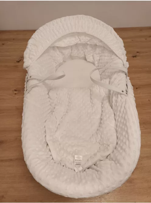 Fonott, Kézzel font fűzfavessző kosár- mózeskosár ágyneművel, fehér, 68 x 30 cm OUTLET termék