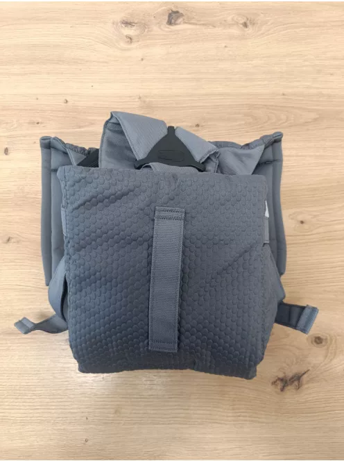 Chicco Easyfit ergonomikus babahordozó újszülötteknek születéstől 9 kg-ig OUTLET termék