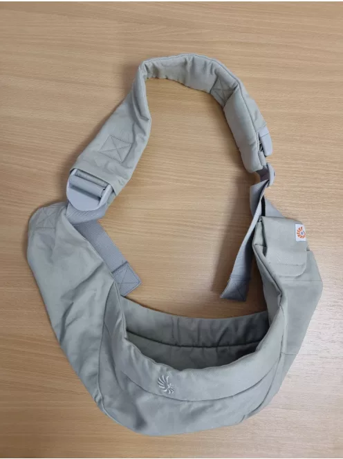 Ergobaby Upsie Sling csípőhordozó babáknak és kisgyermekeknek 6–48 hónapos korig OUTLET termék