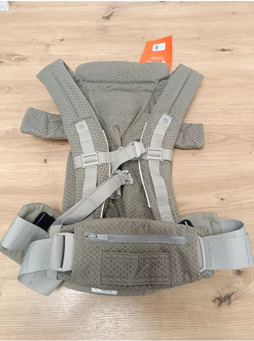 Ergobaby Omni Deluxe babahordozó újszülötteknek és kisgyermekeknek 0–48 hónapos korig OUTLET termék