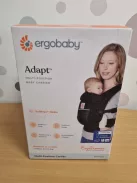 Ergobaby Adapt babahordozó újszülötteknek,  3 pozíció hason, csípőn, háton, születéstől 0–48 hónapos korig OUTLET termék