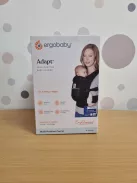 Ergobaby Adapt babahordozó újszülötteknek,  3 pozíció hason, csípőn, háton, születéstől 0–48 hónapos korig OUTLET termék